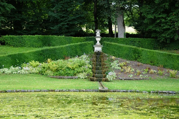 France, jardin à la française dans le Domaine de Villarceaux — Photo