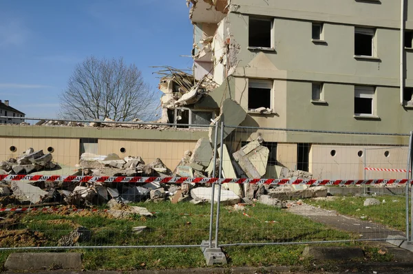 Frankrijk, afbraak van een oud gebouw in les mureaux — Stockfoto