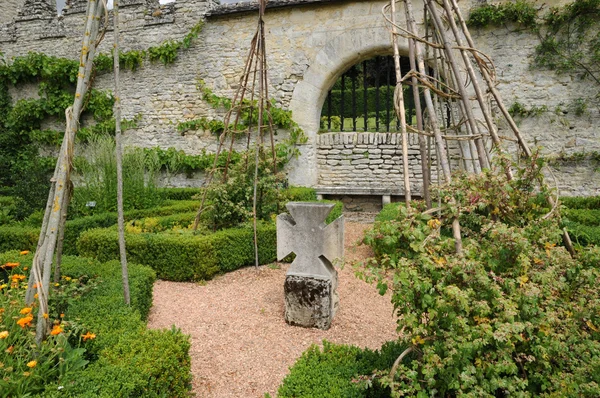 Francie, francouzské formální zahrada v domaine de villarceaux — Stock fotografie