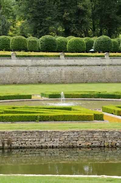 Franz, französischer formeller garten in der domaine de villarceaux — Stockfoto