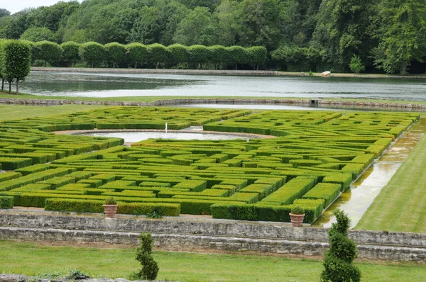 フランス、フランスのドメーヌ ・ デ ・ ヴィラルソーで正式な庭園 — ストック写真