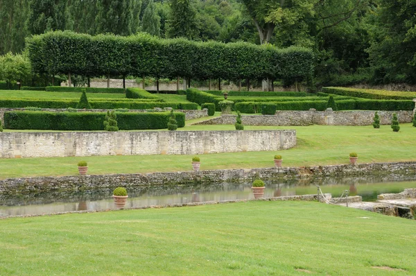 França, jardim formal francês no Domaine de Villarceaux — Fotografia de Stock