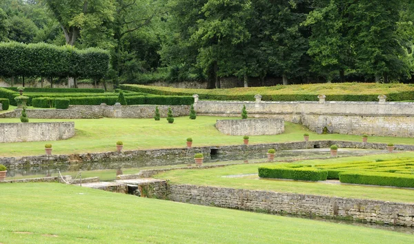 França, jardim formal francês no Domaine de Villarceaux — Fotografia de Stock