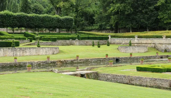 França, jardim formal francês no Domaine de Villarceaux — Fotografia de Stock