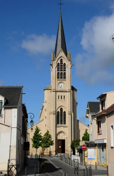 Frankrike, kyrkan saint pierre, saint paul i les mureaux — Stockfoto