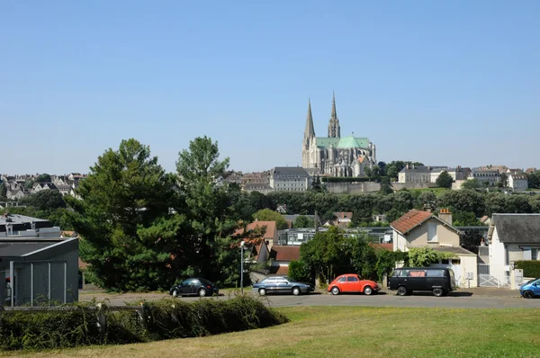 Casas antigas e a catedral de Chartres — Fotografia de Stock
