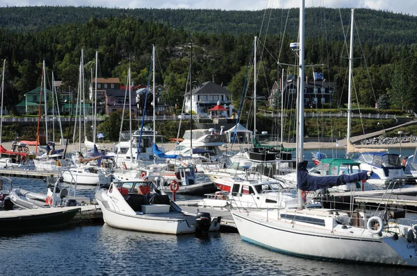 Quebec, Tadoussac kikötő hajók — Stock Fotó