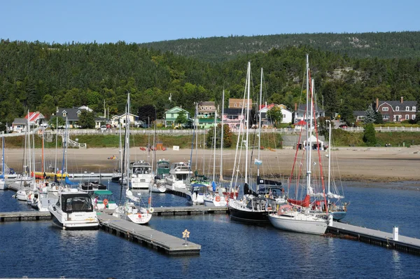 Quebec, barcos no porto de Tadoussac — Fotografia de Stock
