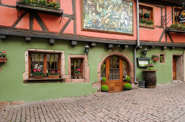 Das kleine Dorf riquewihr im Elsass — Stockfoto