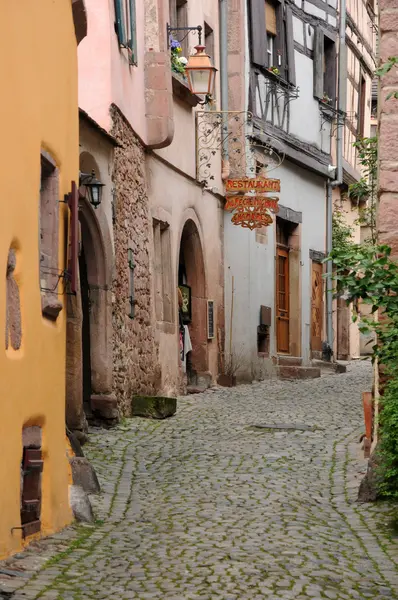 Il piccolo villaggio di Riquewihr in Alsazia — Foto Stock