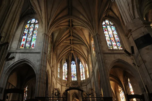 La iglesia de Nogent le Roi en Eure et Loir — Foto de Stock