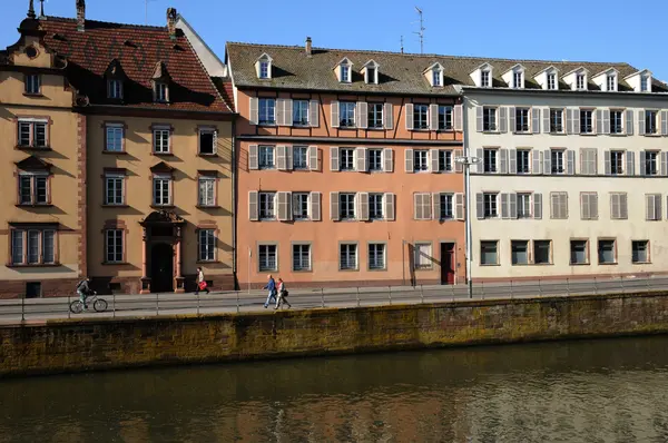 Франция, Эльзас, старый и исторический район Страсбурга — стоковое фото