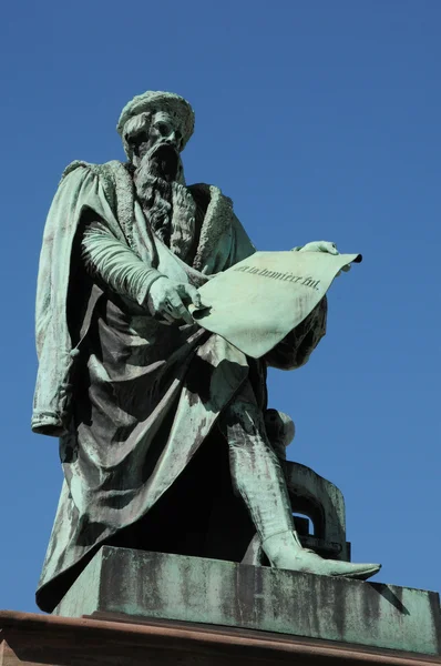 Эльзас, статуя Гутенберга в Страсбурге — стоковое фото