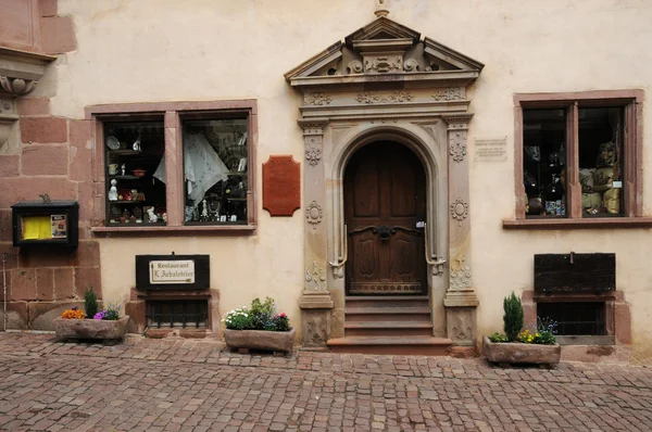 Riquewihr alsace içinde küçük bir köy — Stok fotoğraf