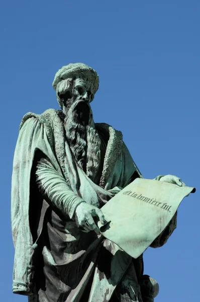 Alsacia, la estatua de Gutenberg en Estrasburgo — Foto de Stock