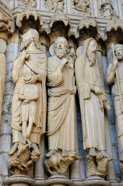 Kathedrale von Chartres, Statuen auf der Veranda — Stockfoto