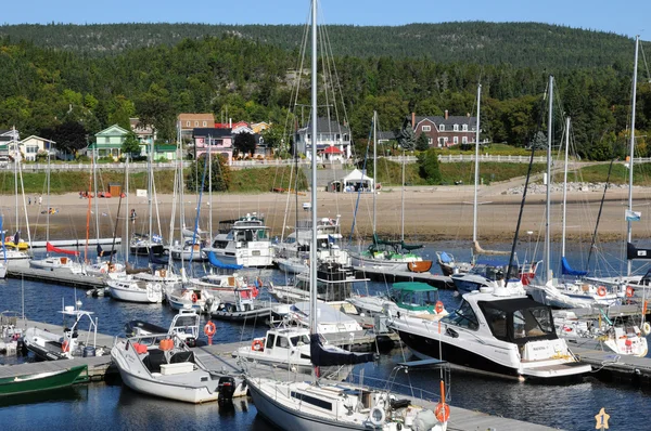 Quebec, barcos en el puerto de Tadoussac — Foto de Stock