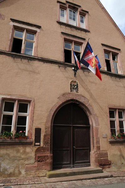 Francia, el pintoresco ayuntamiento de Hunawihr — Foto de Stock