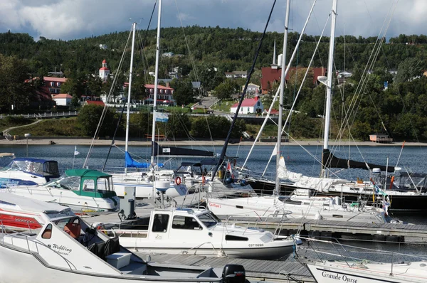 Quebec, båtar i hamnen i tadoussac — Stockfoto