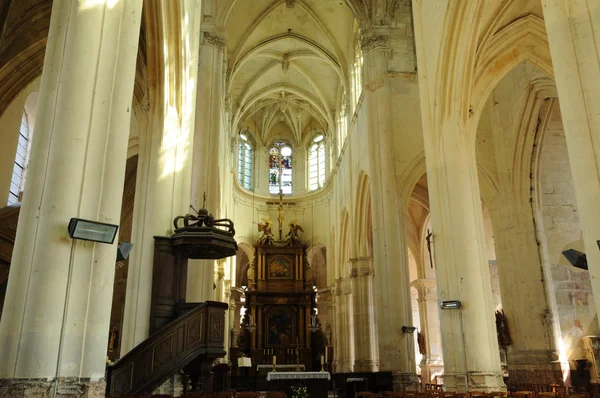 Francia, la iglesia de Houdan en les Yvelines — Foto de Stock