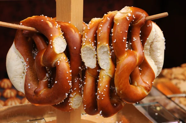 Alsacia, pretzel en una pastelería en Riquewihr — Foto de Stock