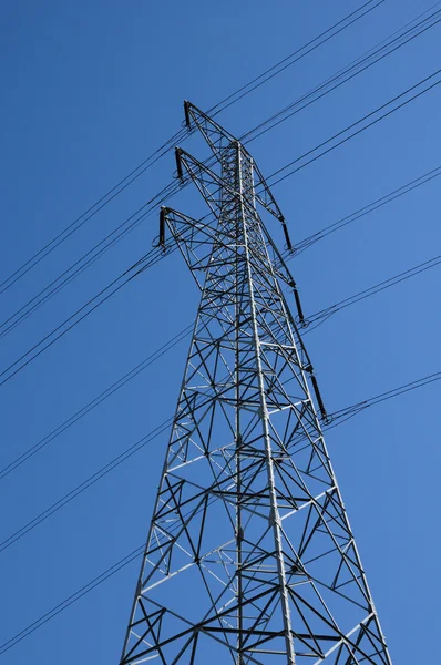 En elektrisk linje i les yvelines — Stockfoto