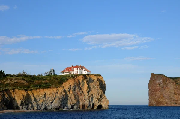 Quebec, de kust van perce in gaspesie — Stockfoto