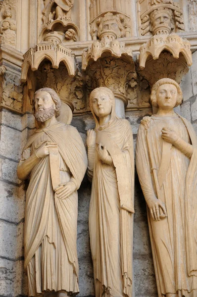 ポーチに彫像、シャルトルの大聖堂 — ストック写真