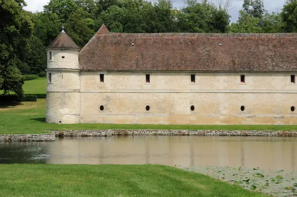 Castillo renacentista en el Domaine de Villarceaux — Foto de Stock