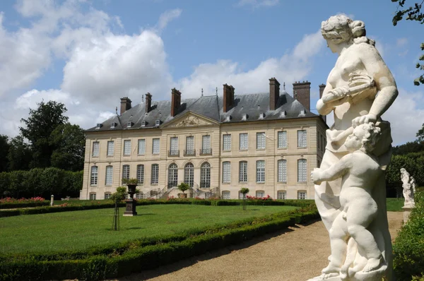 França, castelo clássico no Domaine de Villarceaux — Fotografia de Stock
