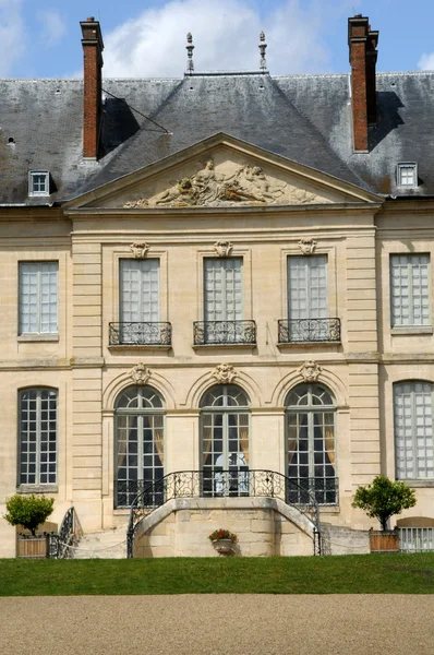 Francia, castillo clásico en el Domaine de Villarceaux — Foto de Stock