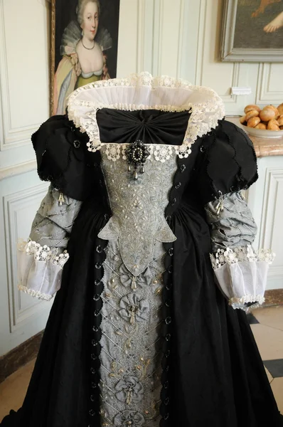 Šaty z osmnáctého století v hradě villarceaux — Stock fotografie