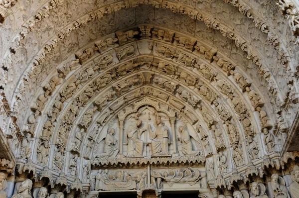 Katedral of Chartres, statuer på verandaen - Stock-foto
