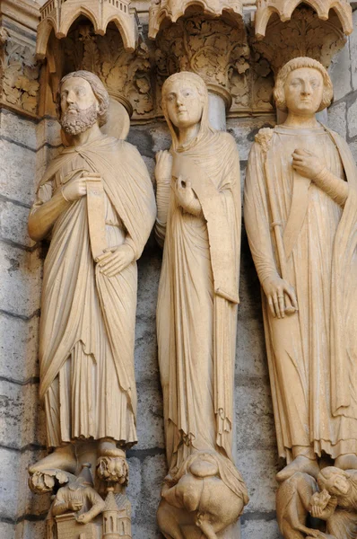 Kathedrale von Chartres, Statuen auf der Veranda — Stockfoto