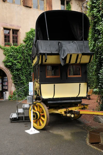 An old coache in Riquewihr in Alsace — Stock Photo, Image