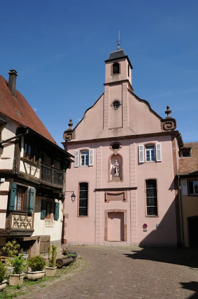 Колишня каплиця в Kaysersberg у провінції Alsace — стокове фото