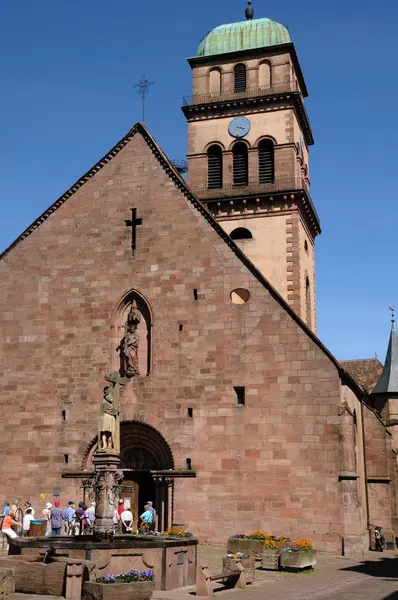 Kyrkan i kaysersberg i alsace — Stockfoto