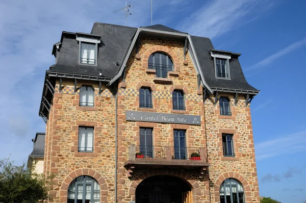 Bretagne, hotel castel beau site in ploumanac h — Stockfoto