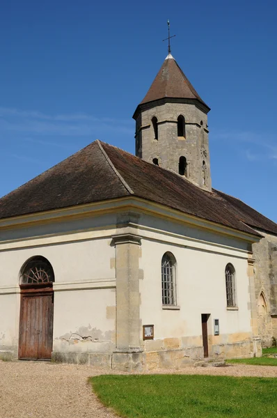 Франция, классическая церковь Кондекур в Валь-д "Уаз — стоковое фото