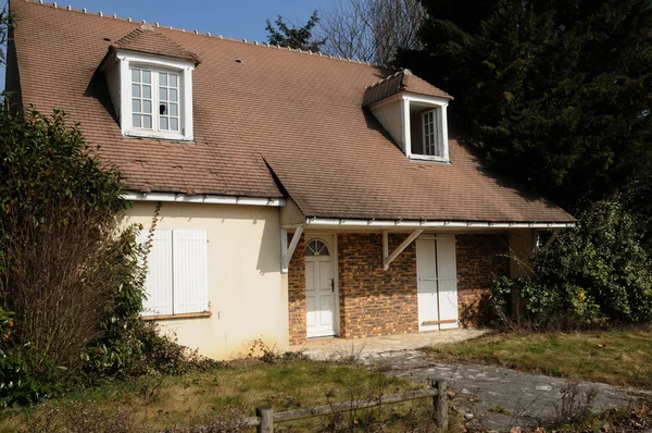 Francia, casa abandonada en les Yvelines — Foto de Stock