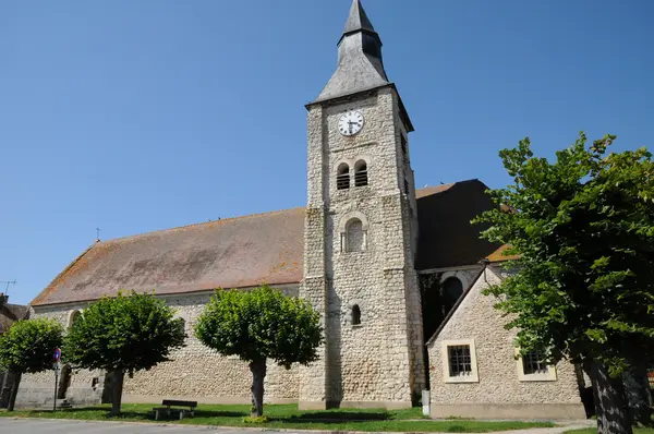 Ile de france, kostel bourdonnee — Stock fotografie