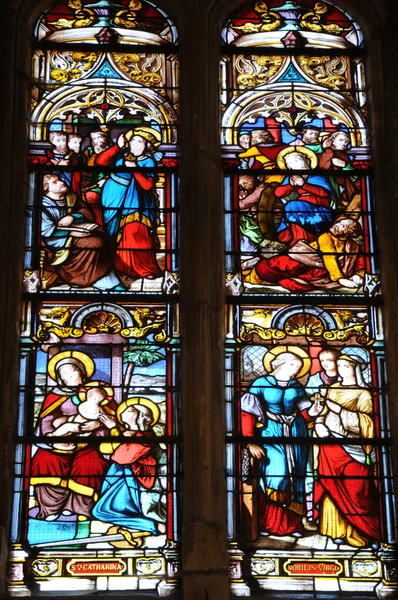 Val d Oise, la antigua iglesia de L Isle Adam — Foto de Stock