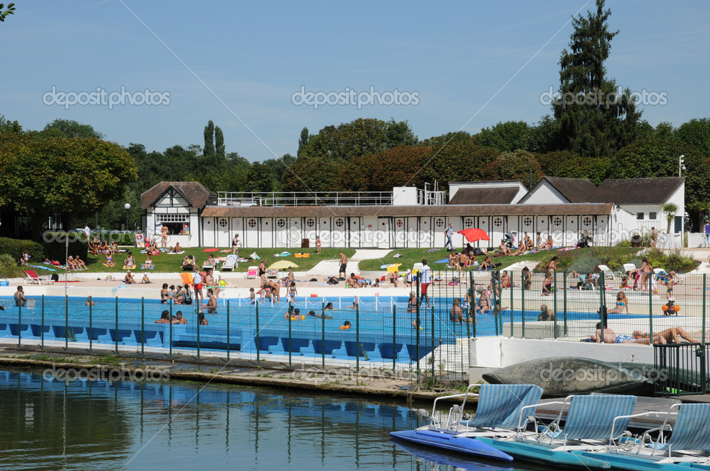 Val Doise Piscine De L Isle Adam Photo éditoriale