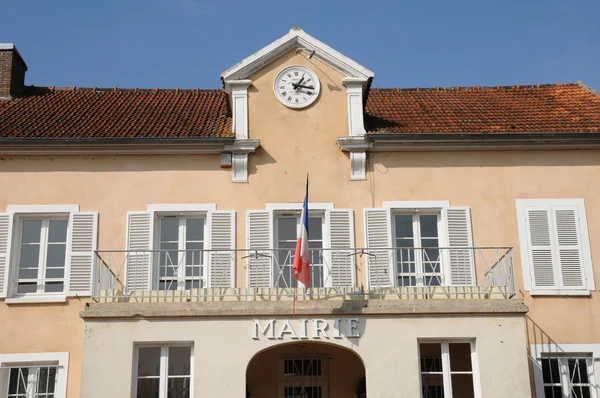 Frankreich, das Rathaus von les menuls — Stockfoto