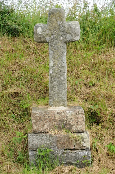 Ein Steinkreuz auf dem Land in der Bretagne — Stockfoto