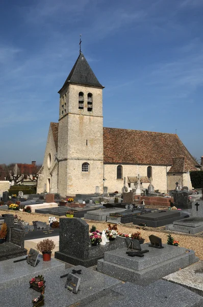 Francia, iglesia Saint-Eloi en Les Menuls — Foto de Stock