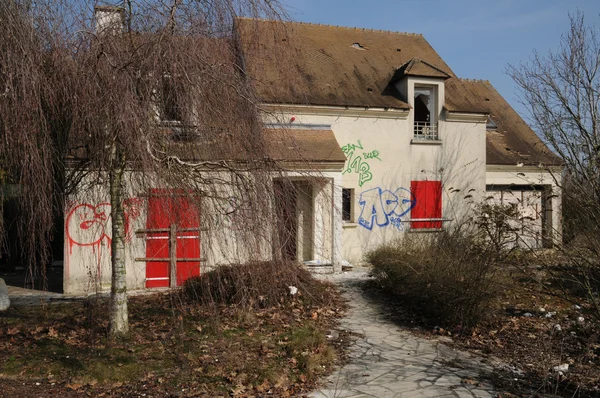 Francia, casa abandonada en les Yvelines — Foto de Stock