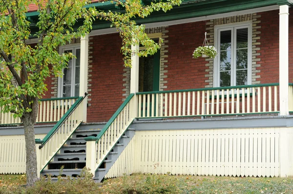 Quebec, casa en la ciudad de Levis en los Apalaches Chaudiere — Foto de Stock