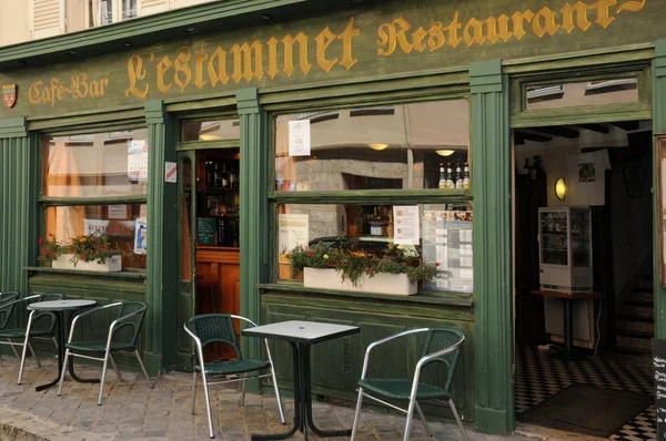 Facade of a restaurant in Chartres — Stock Photo, Image