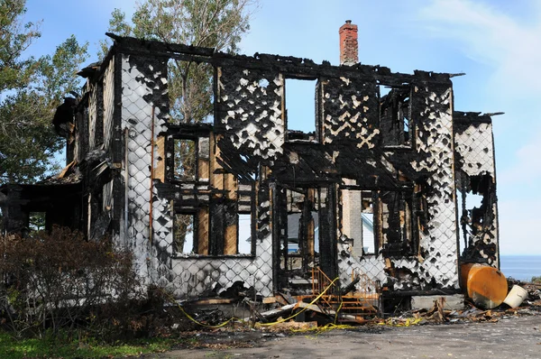 Canada, Quebec,an old charred house in Sainte Madeleine de la Ri — Stock Photo, Image